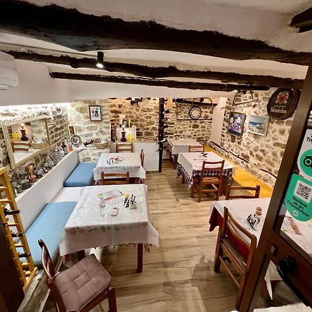 بيرات Restaurant & Guest House Semani المظهر الخارجي الصورة