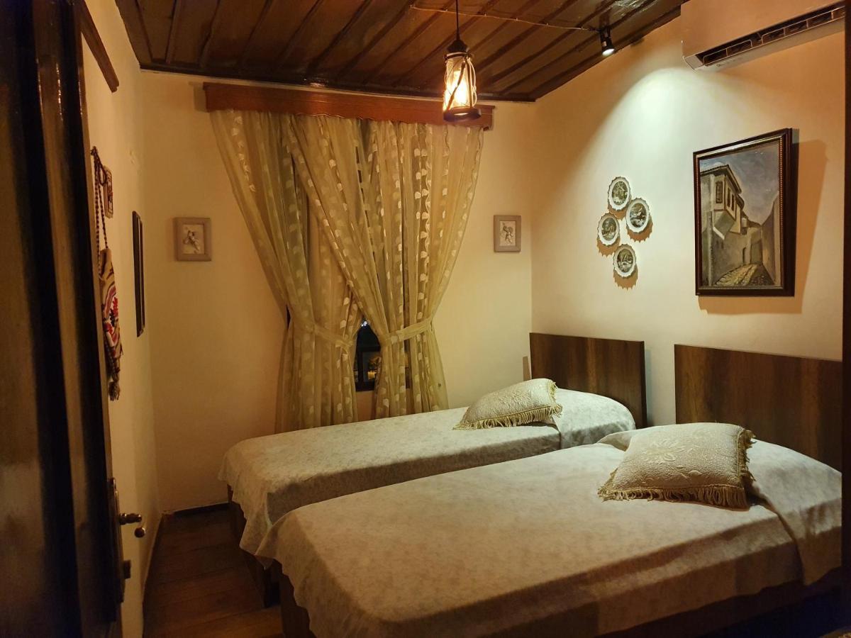 بيرات Restaurant & Guest House Semani المظهر الخارجي الصورة