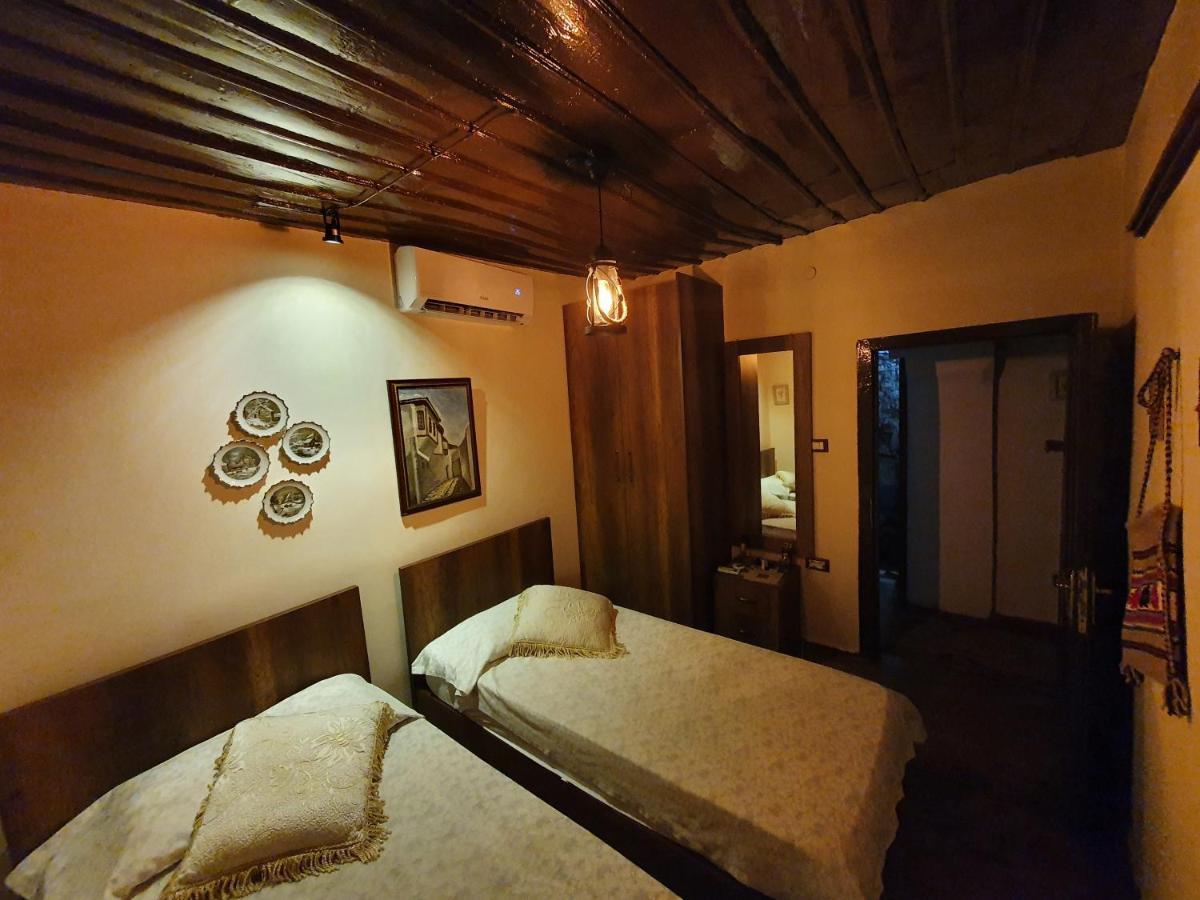 بيرات Restaurant & Guest House Semani المظهر الخارجي الصورة