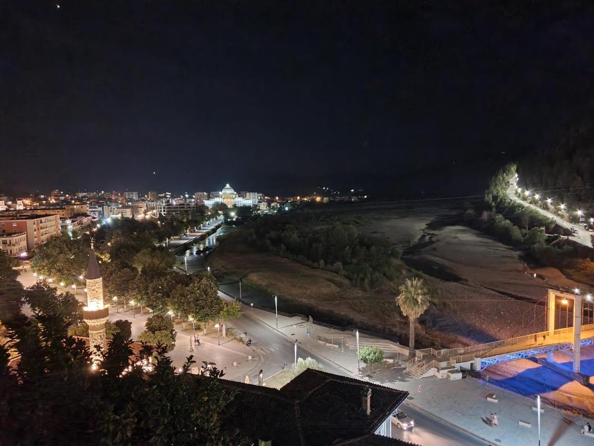 بيرات Restaurant & Guest House Semani المظهر الخارجي الصورة