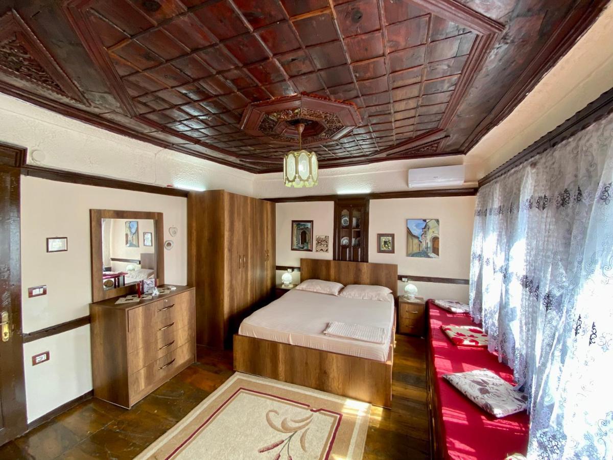 بيرات Restaurant & Guest House Semani المظهر الخارجي الصورة
