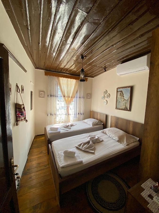 بيرات Restaurant & Guest House Semani المظهر الخارجي الصورة