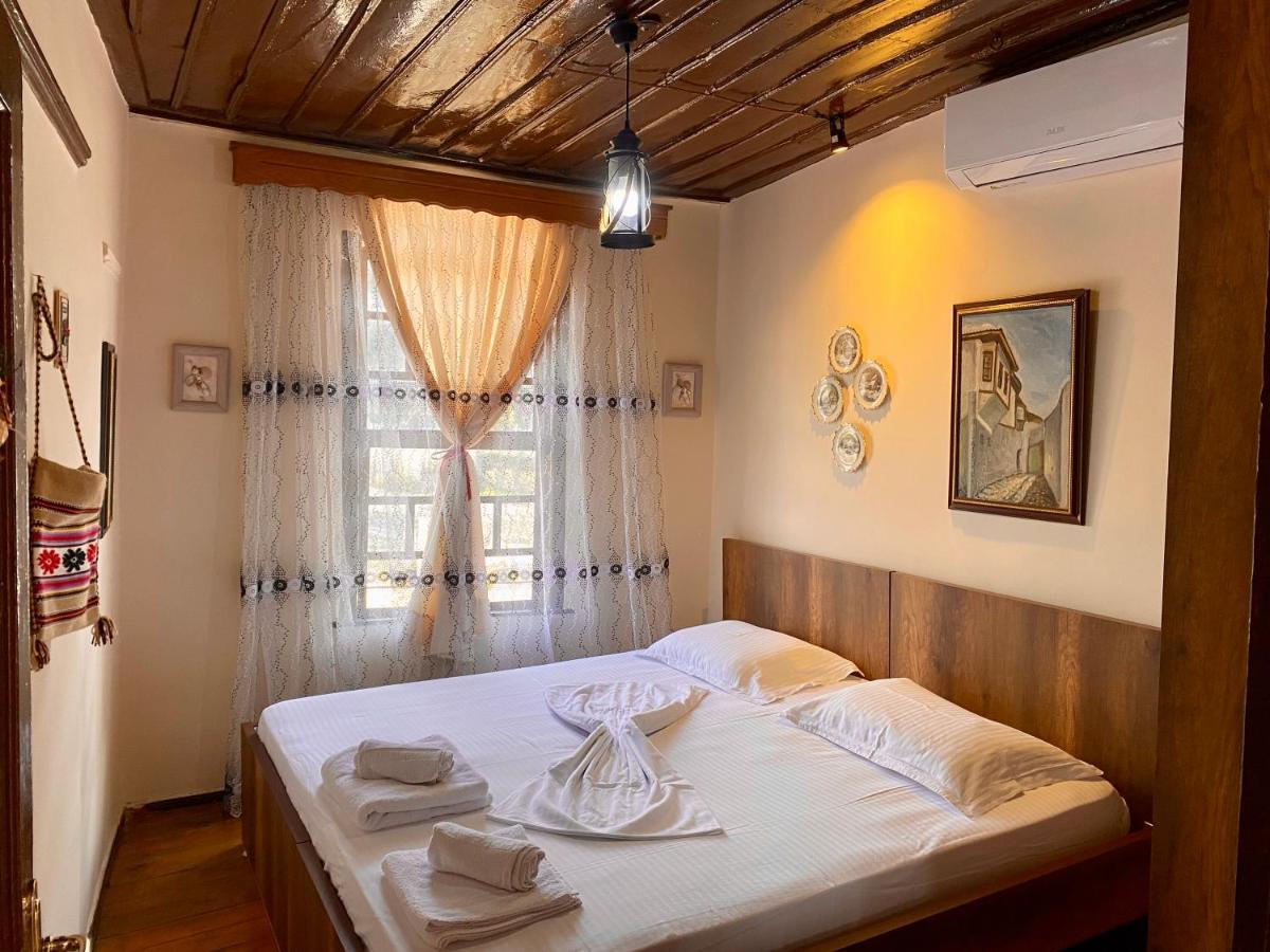 بيرات Restaurant & Guest House Semani المظهر الخارجي الصورة