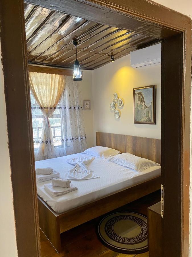 بيرات Restaurant & Guest House Semani المظهر الخارجي الصورة