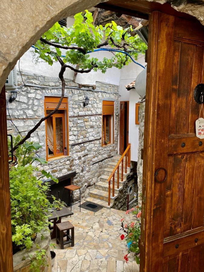 بيرات Restaurant & Guest House Semani المظهر الخارجي الصورة