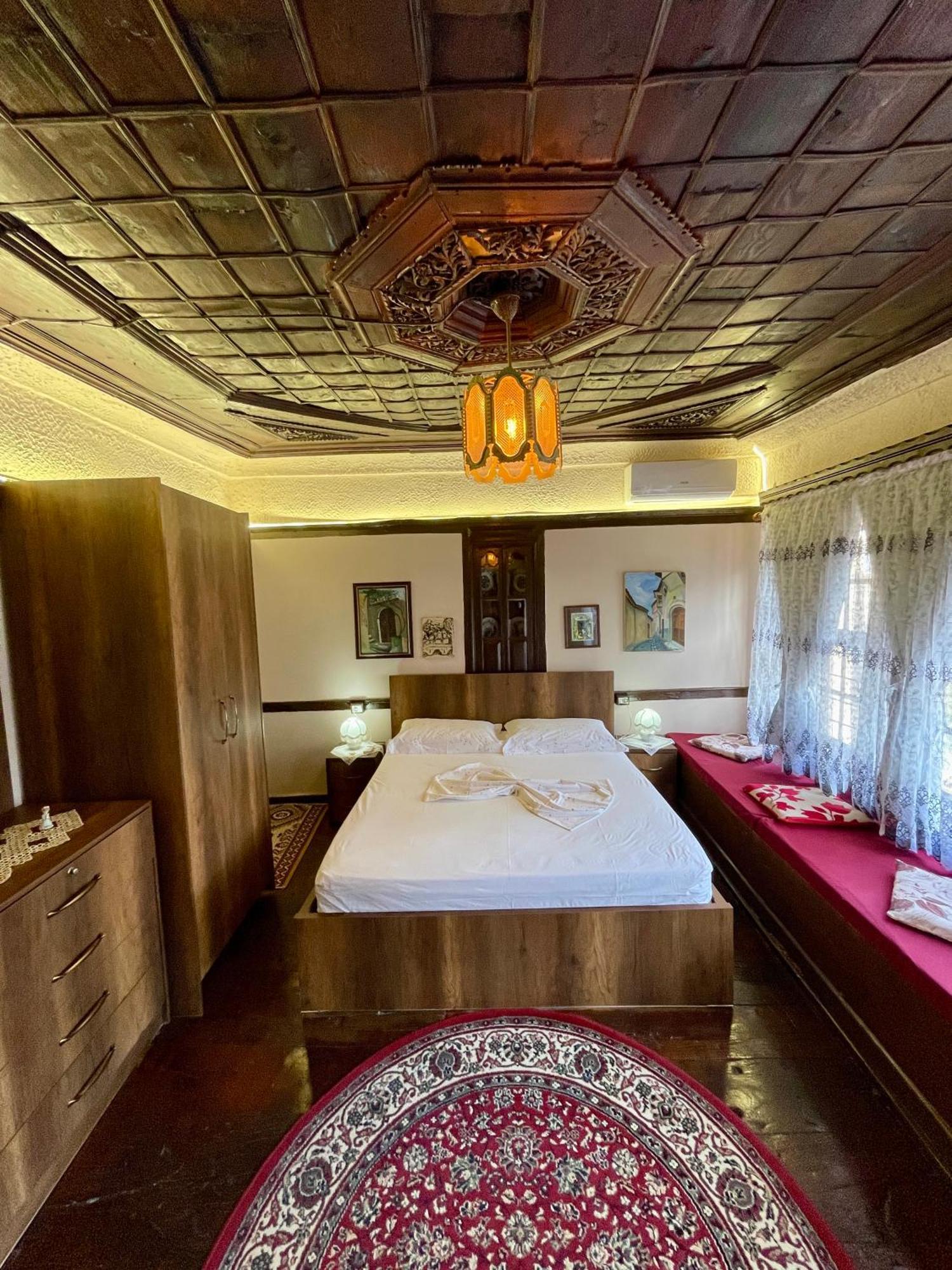 بيرات Restaurant & Guest House Semani المظهر الخارجي الصورة