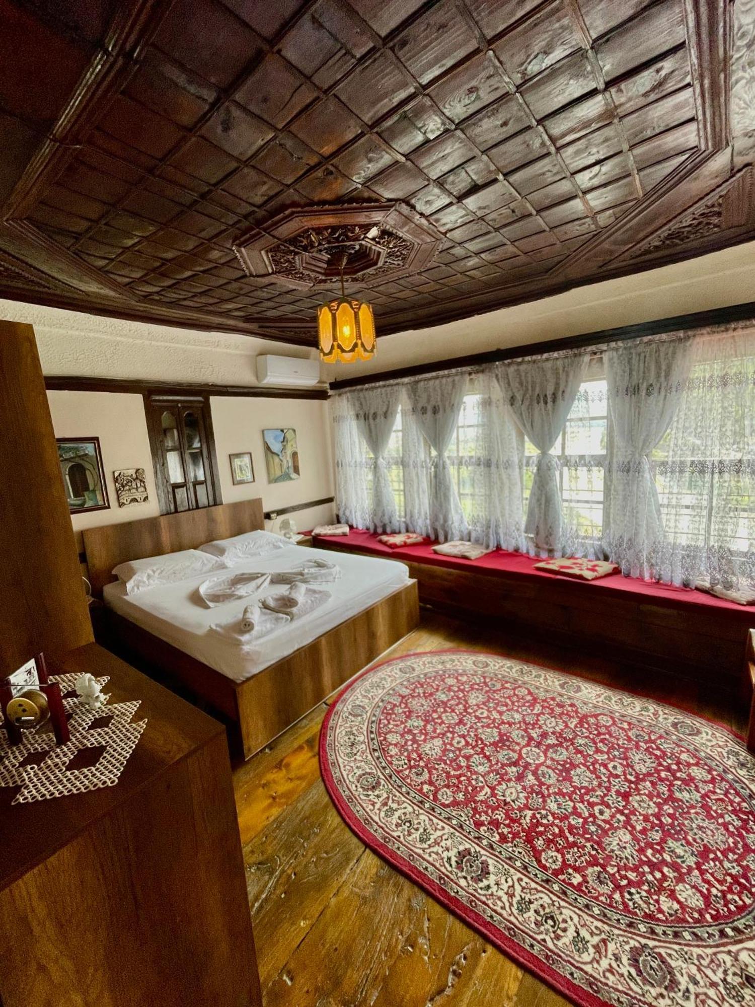 بيرات Restaurant & Guest House Semani المظهر الخارجي الصورة