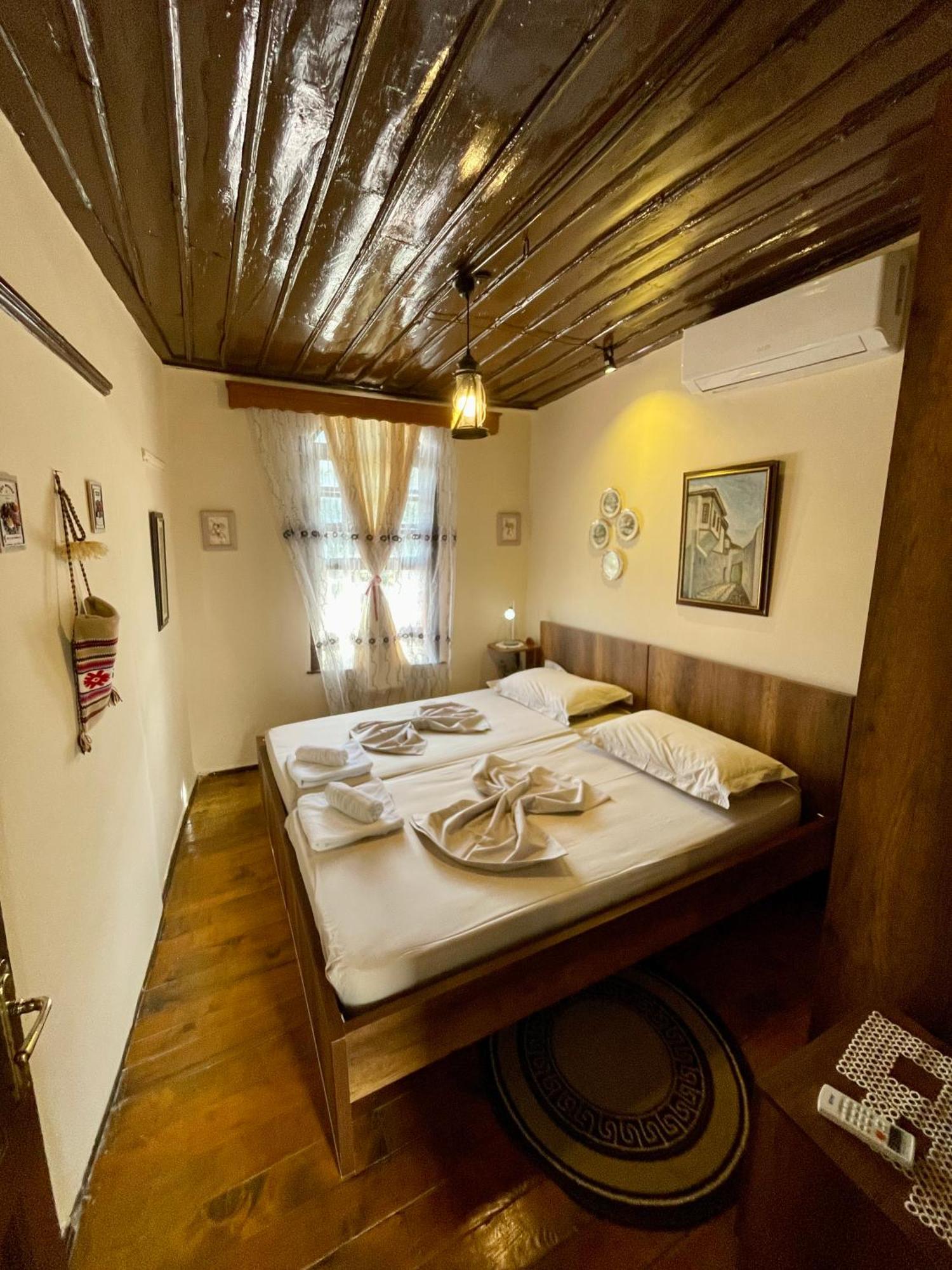 بيرات Restaurant & Guest House Semani المظهر الخارجي الصورة