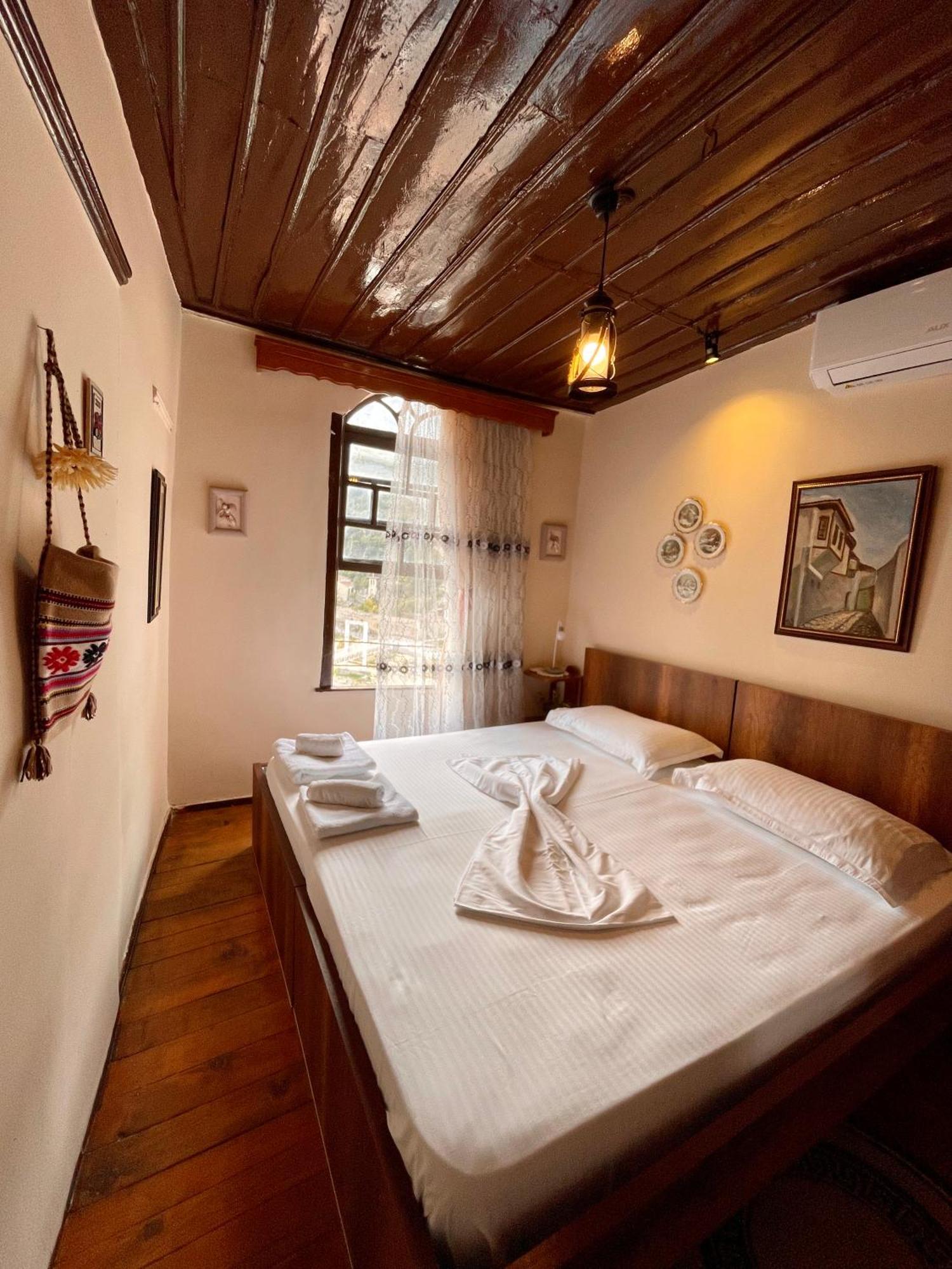 بيرات Restaurant & Guest House Semani المظهر الخارجي الصورة
