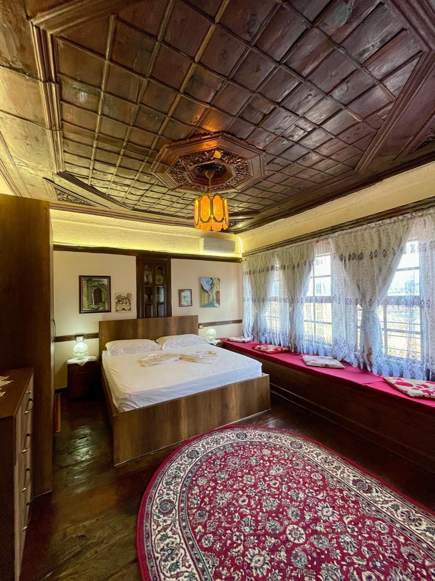 بيرات Restaurant & Guest House Semani الغرفة الصورة