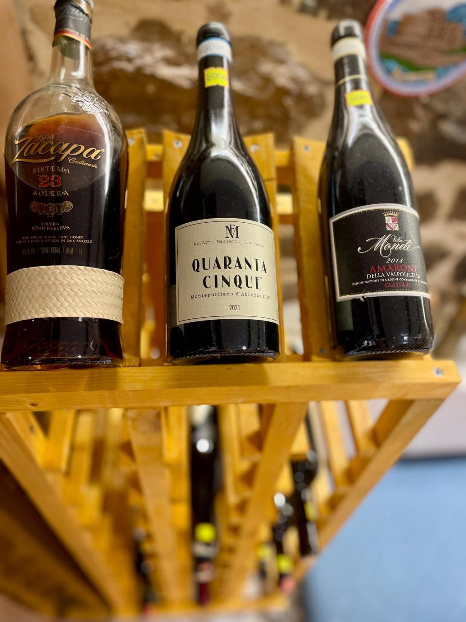 بيرات Restaurant & Guest House Semani المظهر الخارجي الصورة