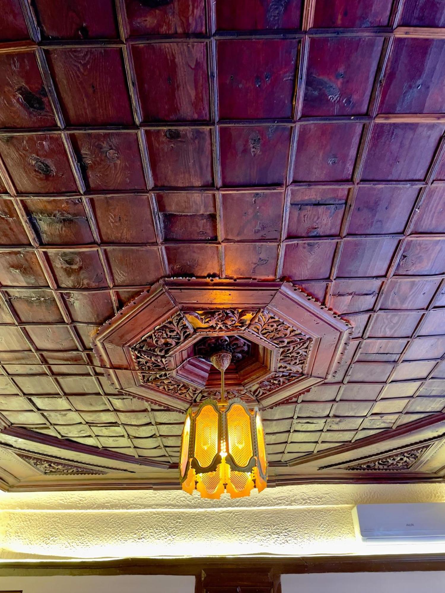 بيرات Restaurant & Guest House Semani المظهر الخارجي الصورة